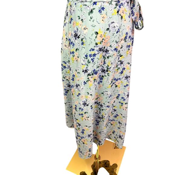 Bcbg blue floral Wrapped Knee-Length Dress size 10 - Picture 5 of 7